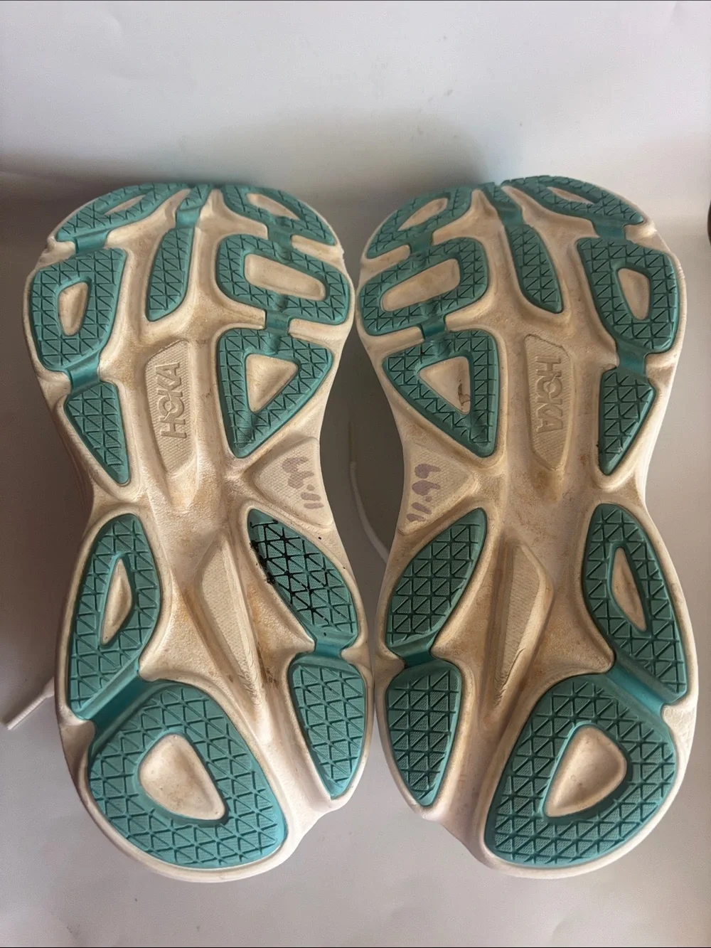 Hoka One One Bondi 8 in Frost Rose Gold  Size 8B